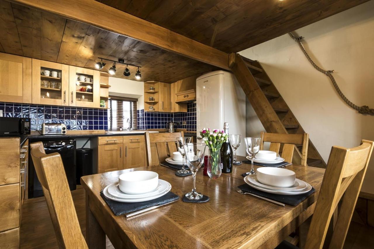 Foxglove - Luxurious Barn Conversion - Blossom Farm Johnston Zewnętrze zdjęcie